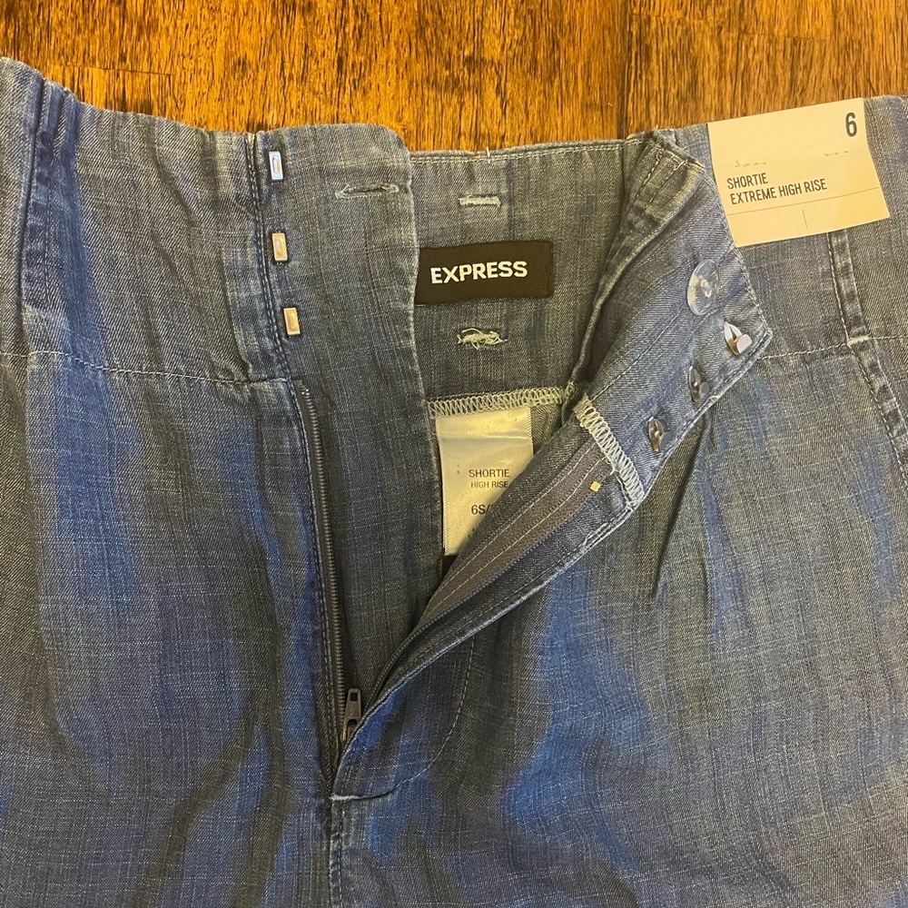 Express Extreme High Rise Shortie - Picture 2 of 4